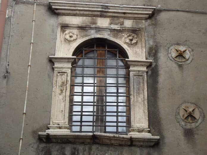 una finestra del centro storico di Orte