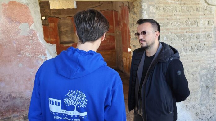 Parvula Domus Andrea Sannino (3) Musica e inclusione alla Parvula Domus: i ragazzi incontrano Andrea Sannino nel segno dell’“abbraccio”
