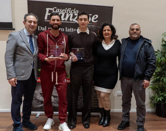 Pausa Caffè – Contro il Bullismo, con i Giovani: oltre 200 studenti all’Auditorium della Provincia di Caserta per l’incontro con Luigi Zeno Pausa Caffè – Contro il Bullismo, con i Giovani: oltre 200 studenti all’Auditorium della Provincia di Caserta per l’incontro con Luigi Zeno