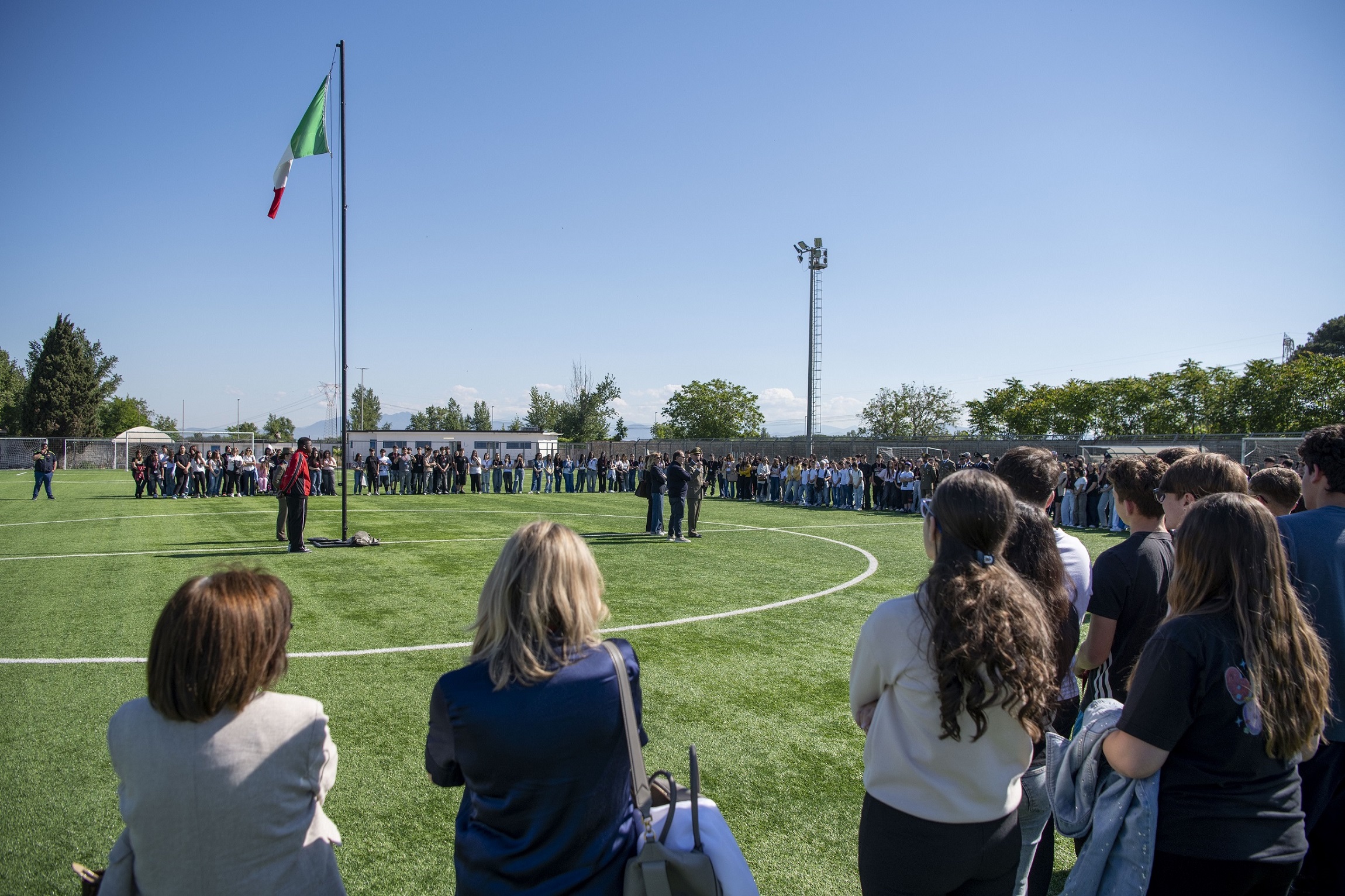 Esercito e scuole insieme per l’alzabandiera: una giornata dedicata ai valori e alle prospettive professionali Esercito e scuole insieme per l’alzabandiera: una giornata dedicata ai valori e alle prospettive professionali