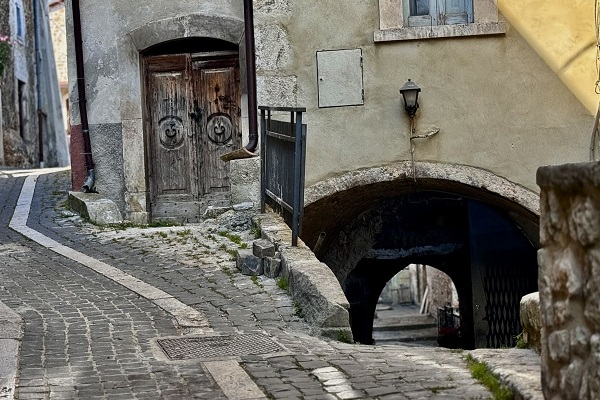 VICOLO Calascio_Foto via Comune di Calascio (2)