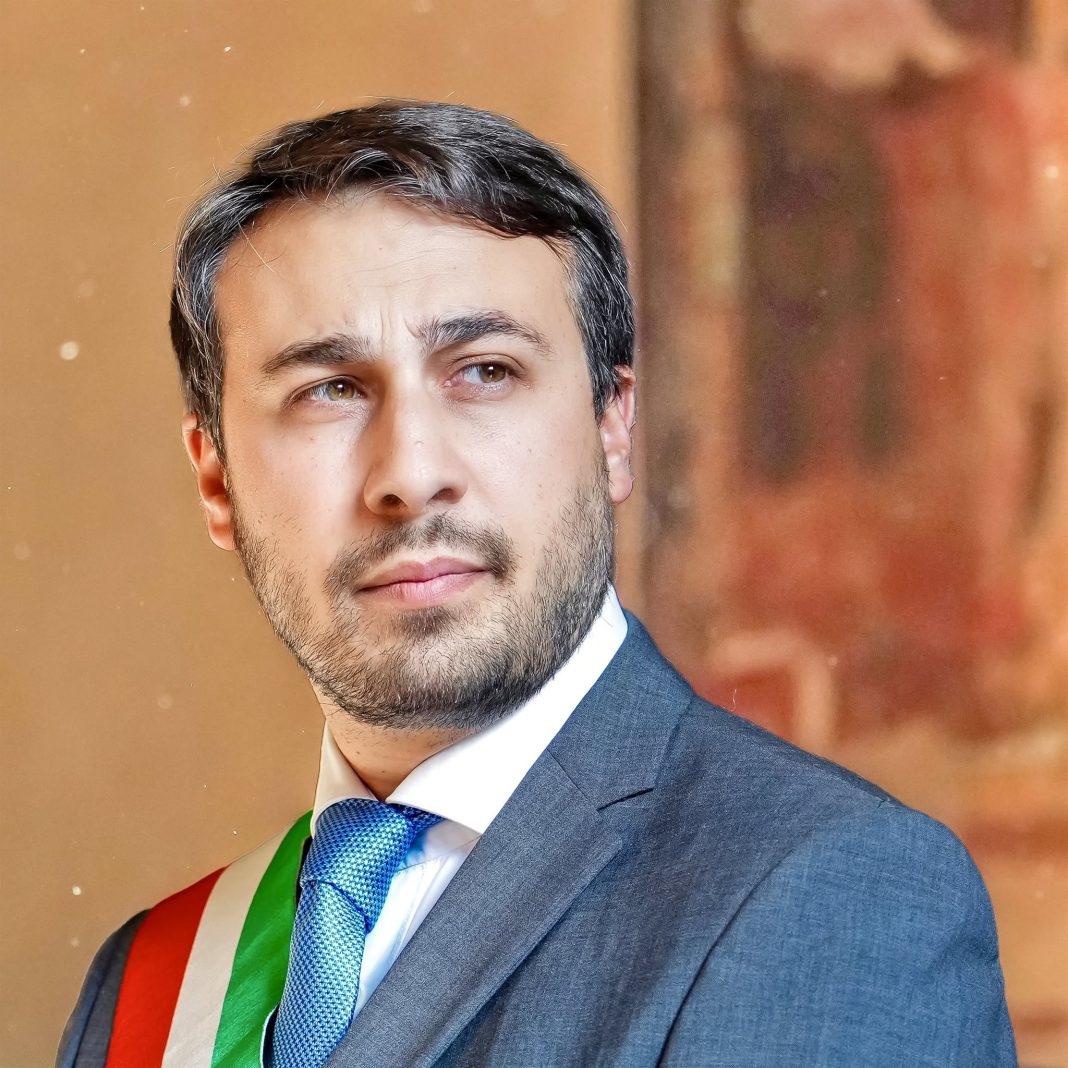 Il Sindaco di Rieti, Daniele Sinibaldi, a Palazzo Chigi per l’insediamento del Comitato per il conferimento dei riconoscimenti ai congiunti delle vittime delle foibe Il Sindaco di Rieti, Daniele Sinibaldi, a Palazzo Chigi per l’insediamento del Comitato per il conferimento dei riconoscimenti ai congiunti delle vittime delle foibe