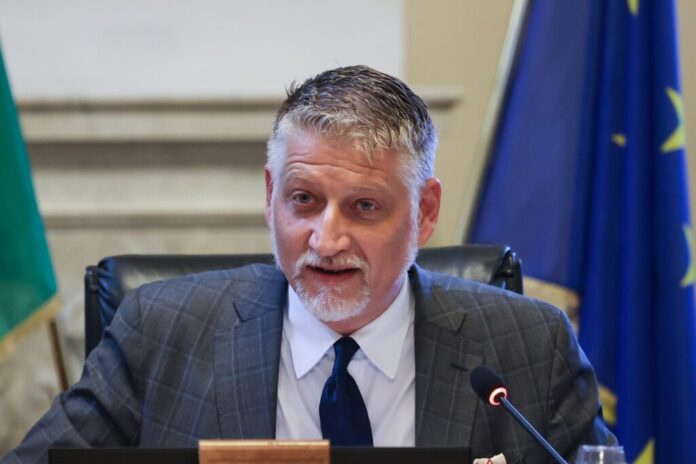 MIC CONFERENZA STAMPA