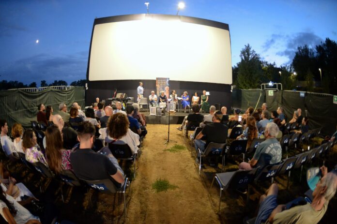 La serata Pubblico di Cadenze Letterarie al Parco Tevere Marconi a Roma