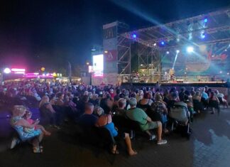 Ladispoli. Music Contest, per la vincitrice un brano inedito Ladispoli Music Contest 2026, pubblico e palco in piazza Roberto Rossellini