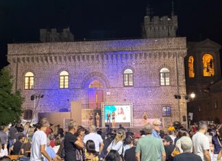 Rocca Priora. Miss Italia, una finale apre la strada a Roma Miss Italia a Rocca Priora in piazza Zanardelli davanti a Palazzo Savelli