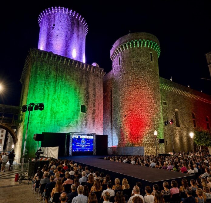 Fondi Miss Italia 2026 Castello Baronale di Fondi illuminato durante Miss Italia Lazio 2026