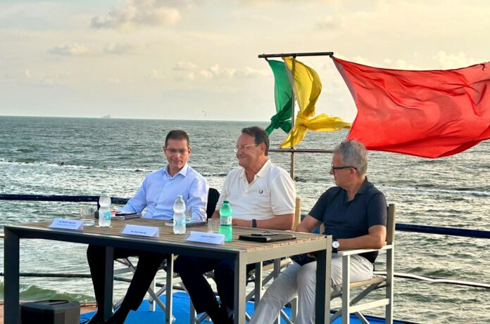 mario-baccini-dentro-il-potere-fregene.jpg Mario Baccini presenta Dentro il potere a Fregene