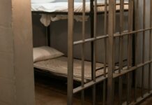 Agente picchiato in carcere da un detenuto esperto di arti marziali, la Cisl: “Ha rischiato la vita”