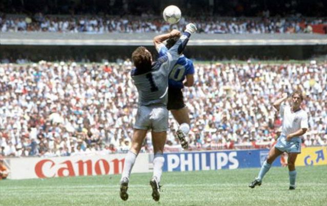 mano-dios-maradona
