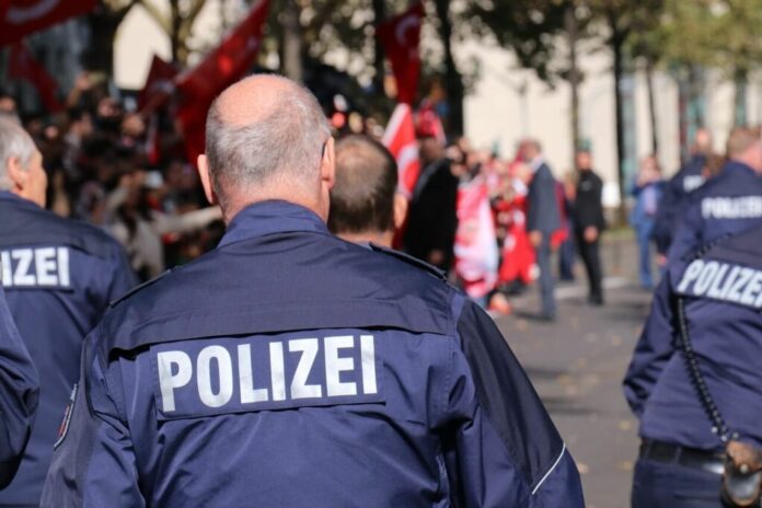 polizei-ged20c5f56_1280-1-1024x682